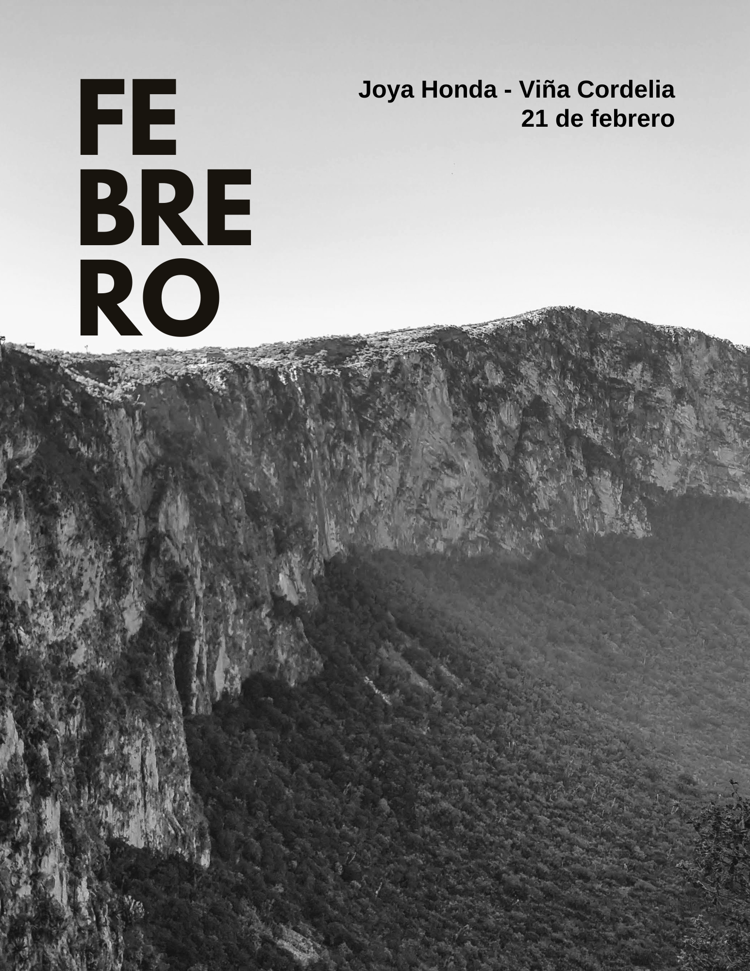 Grupo de senderistas recorriendo un paisaje montañoso en la Sierra de San Miguelito con viñedos